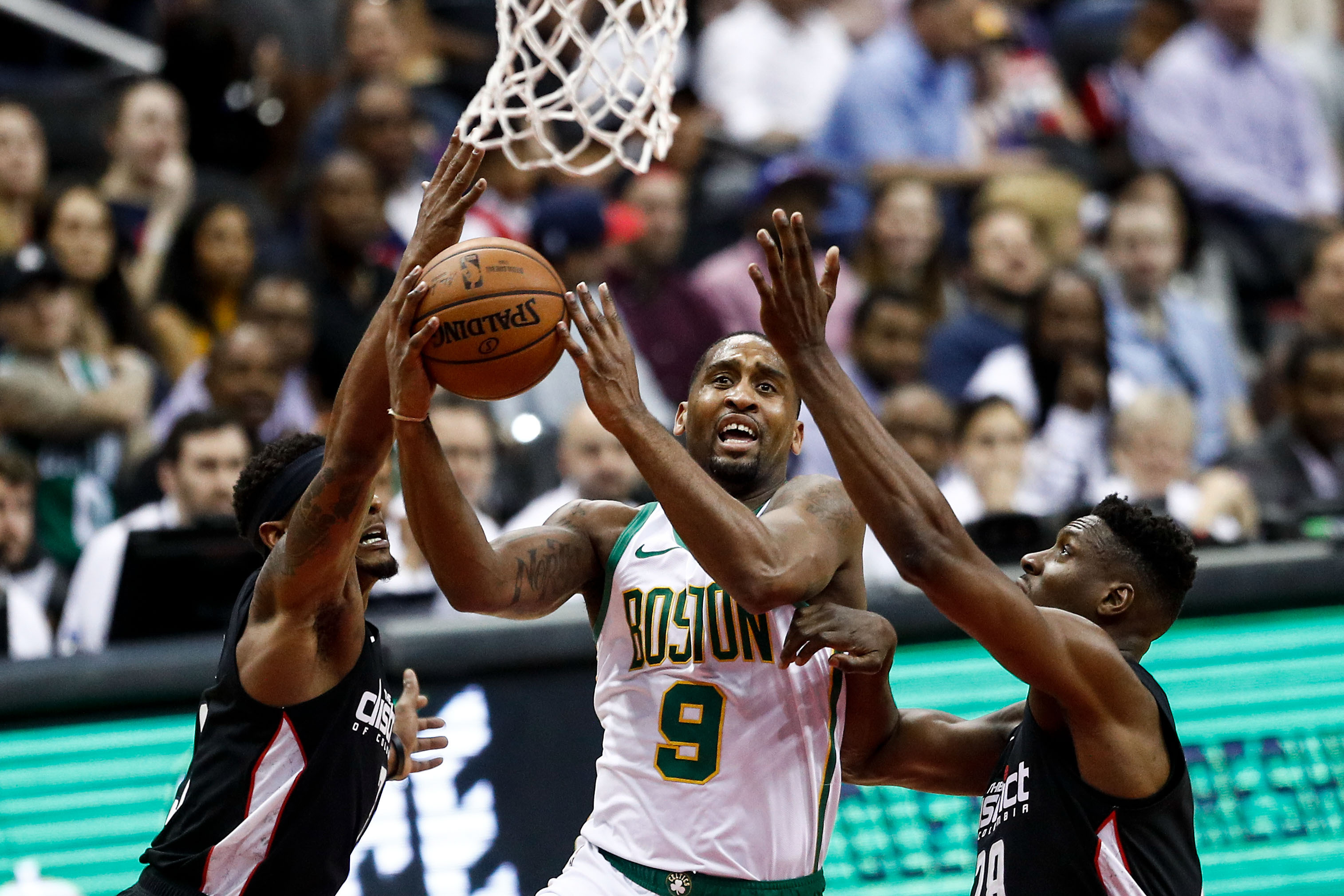 更是引人注 更是引人注