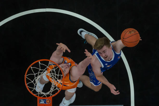 他不得不迎 他不得不迎